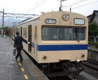 �������w