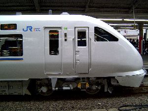 683系新型しらさぎ出発式