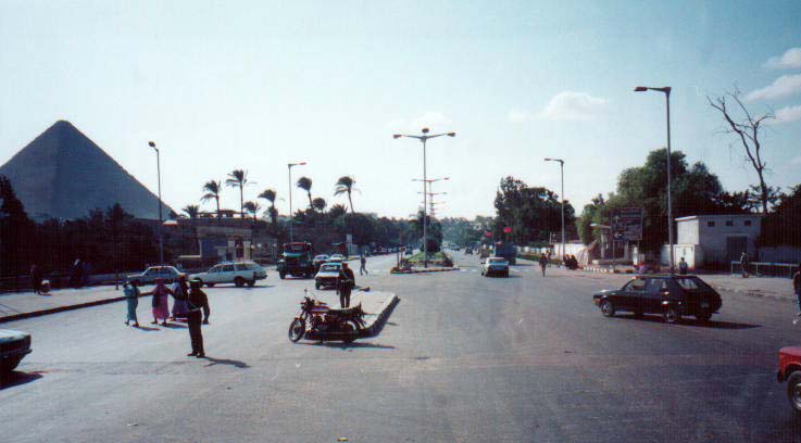 �s���~�b�h�E�X�g���[�g